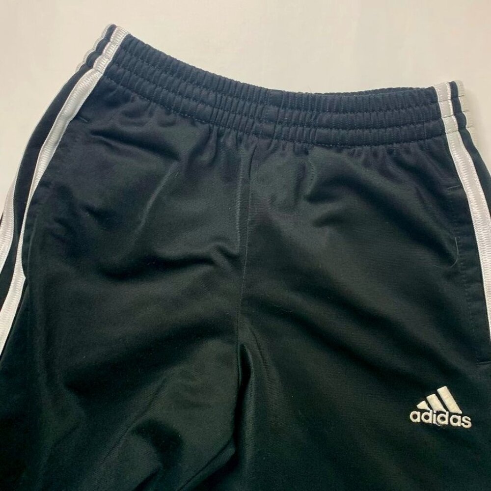 ADIDAS JOGGERS UNISEX SIZE 6 BLACK WITH WHITE LEG STRIPE.